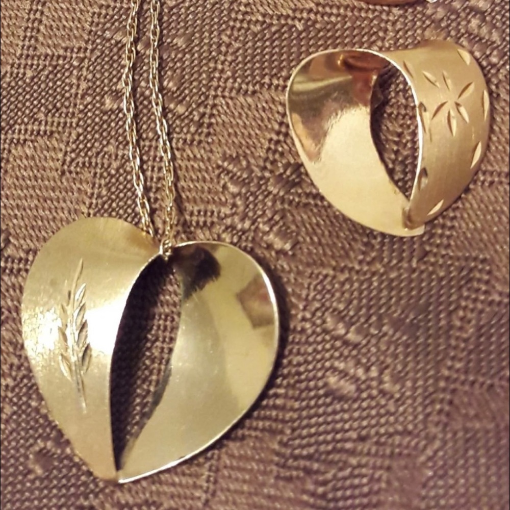 14K Gold Heart Pendant & Earrings Set - Picture 6 of 7